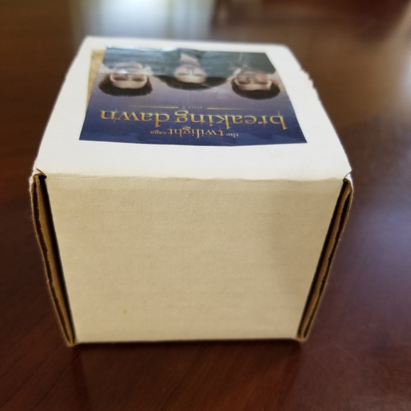 Twilight Breaking Dawn Part 1 Trading Cards - Picture 7 of 14